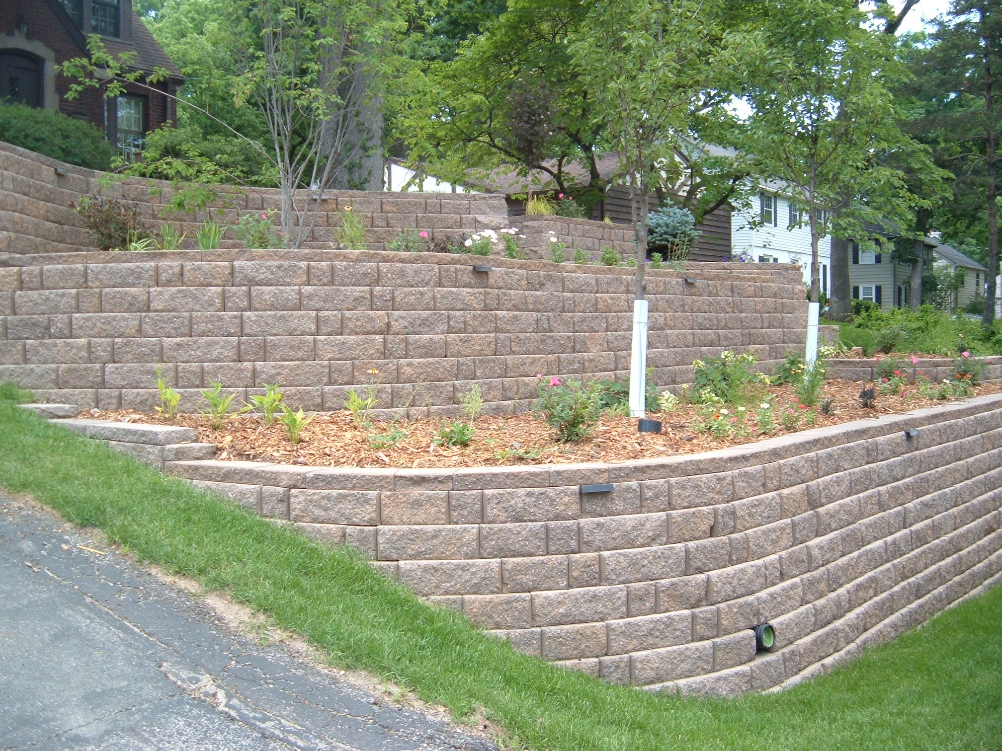 Everything You Need to Know About Retaining Walls in Des Moines